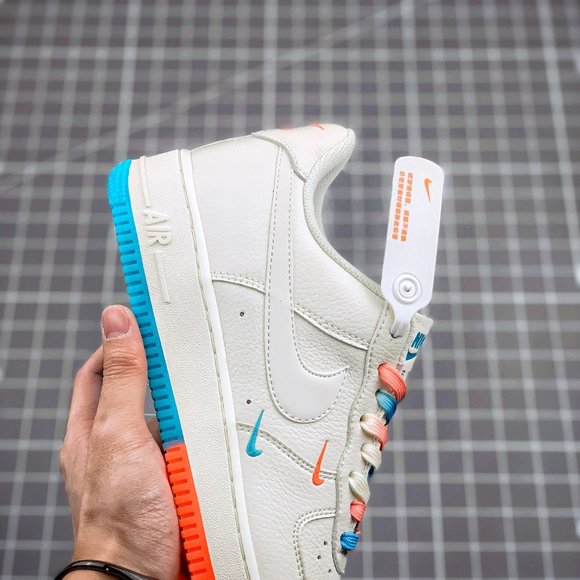 Nike Air Force1\' 07 string with red and blue gradient